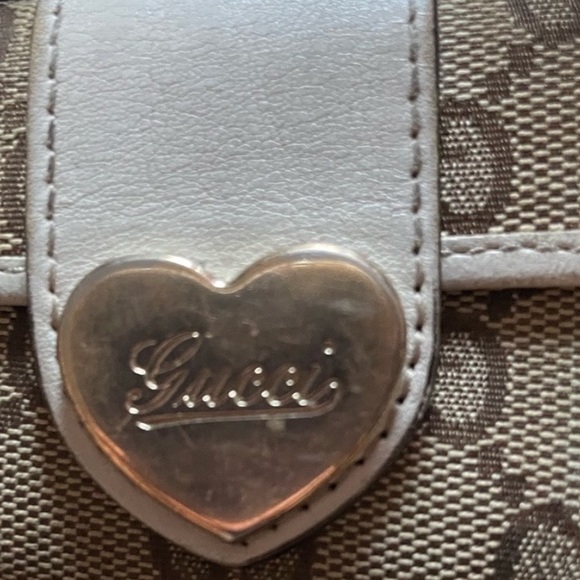 Authentic Gucci Heart GG Canvas Brown Key Case - Picture 4 of 9